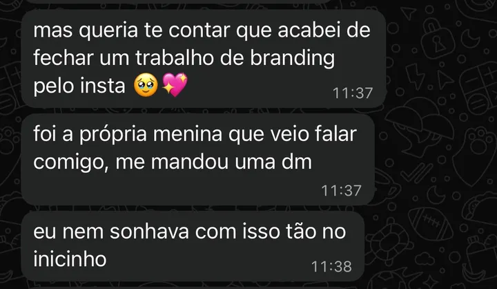 print de whatsapp: aluna conta que fechou um trabalho de branding pelo instagram, com a cliente chegando por dm
